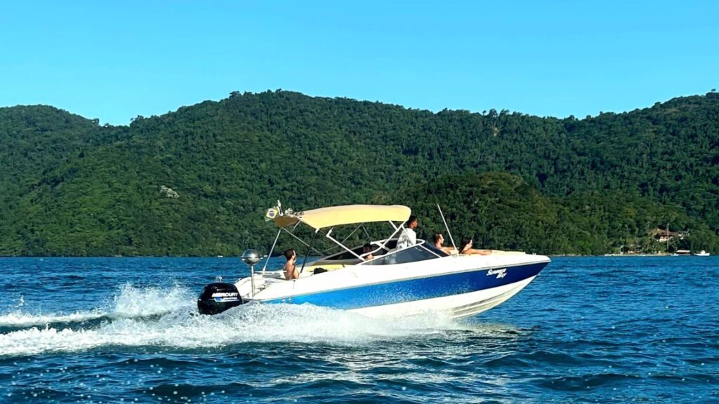 Abraão Tour Ilha Grande Passeio de Lancha Privativo com Churrasco a Bordo