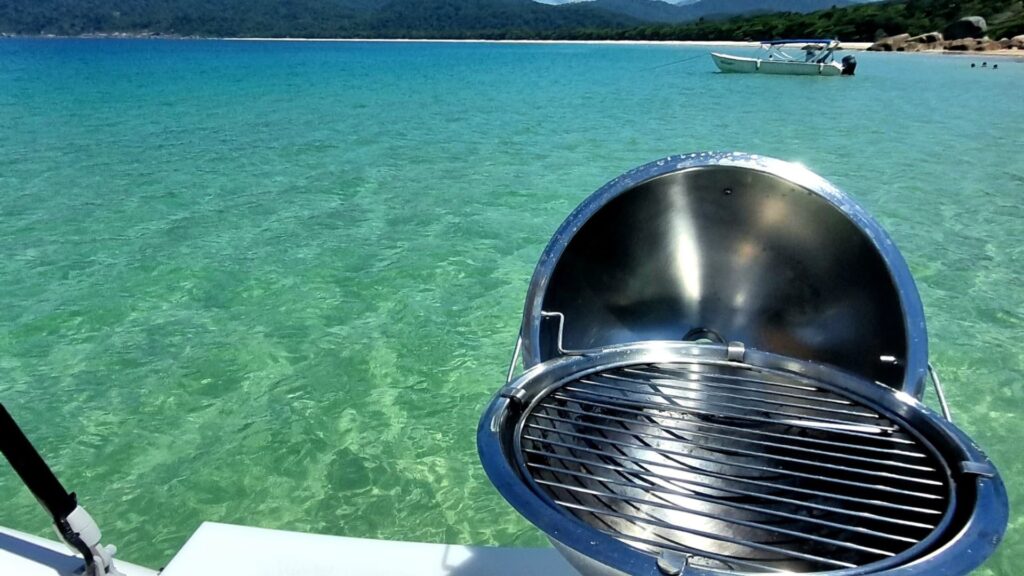 Abraão Tour Ilha Grande Passeio de Lancha Privativo com Churrasco a Bordo