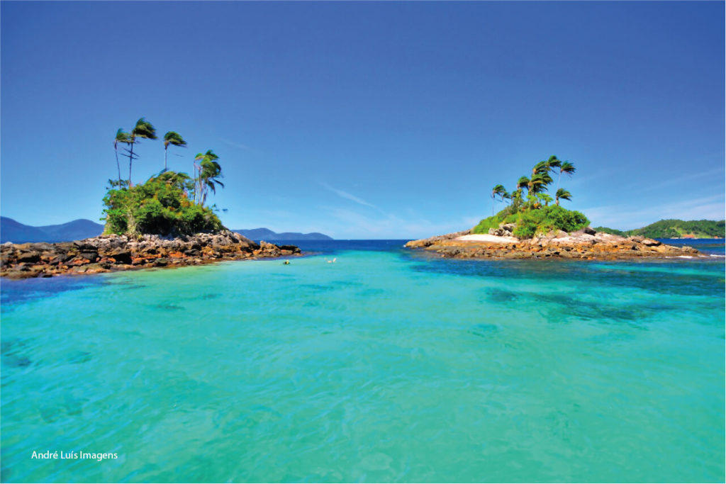 Explore paraísos tropicais em nosso incrível passeio de lancha pelas Ilhas Paradisíacas!