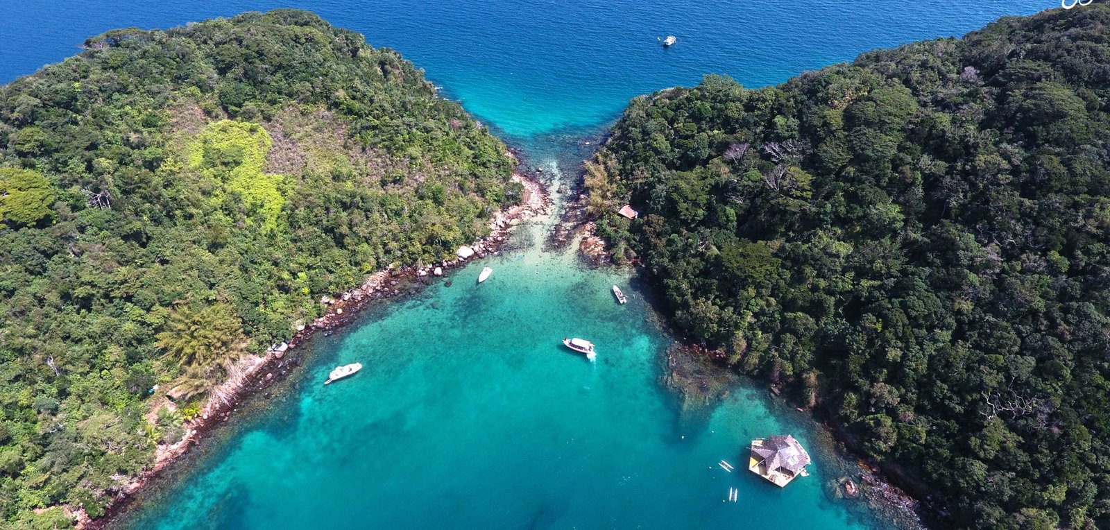 Lagoa Verde - Meia Volta – Ilha Grande Passeio de Lancha na Ilha Grande Angra dos Reis Abraão Tour
