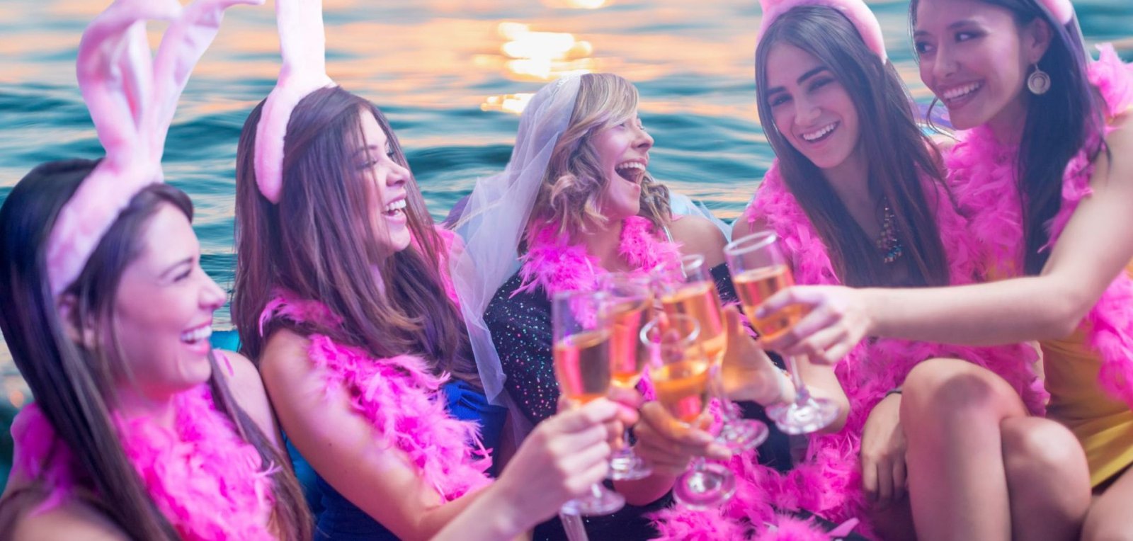 Passeio Despedida de Solteira, Ilha Grande - Angra dos Reis Abraão Tour