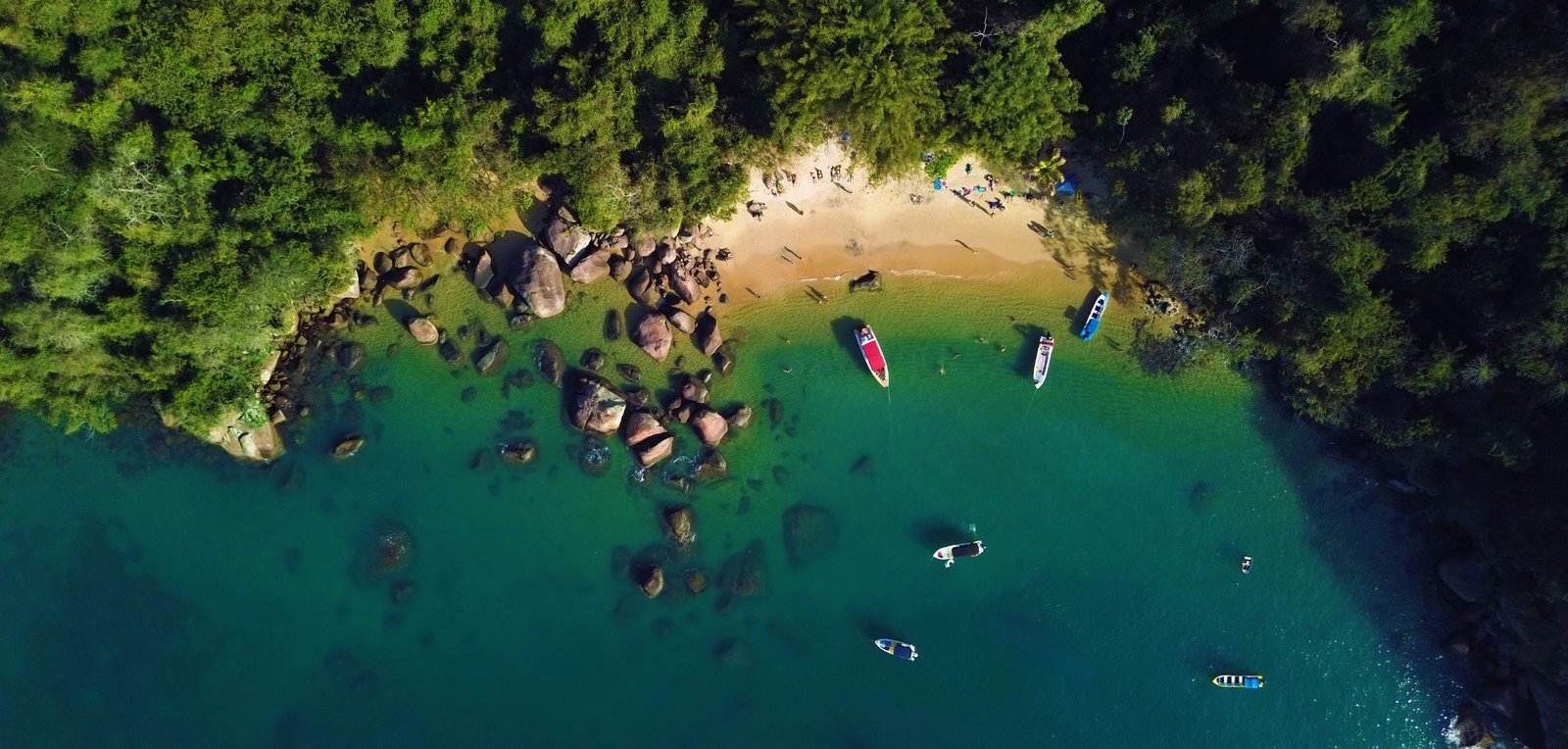 Praia da Feiticeira - Meia Volta – Ilha Grande Passeio de Lancha na Ilha Grande Angra dos Reis Abraão Tour