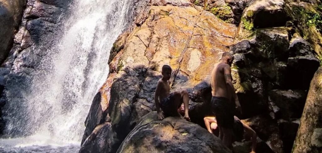Trilha Cachoeira da Feiticeira Ilha Grande Angra dos Reis Abraão Tour