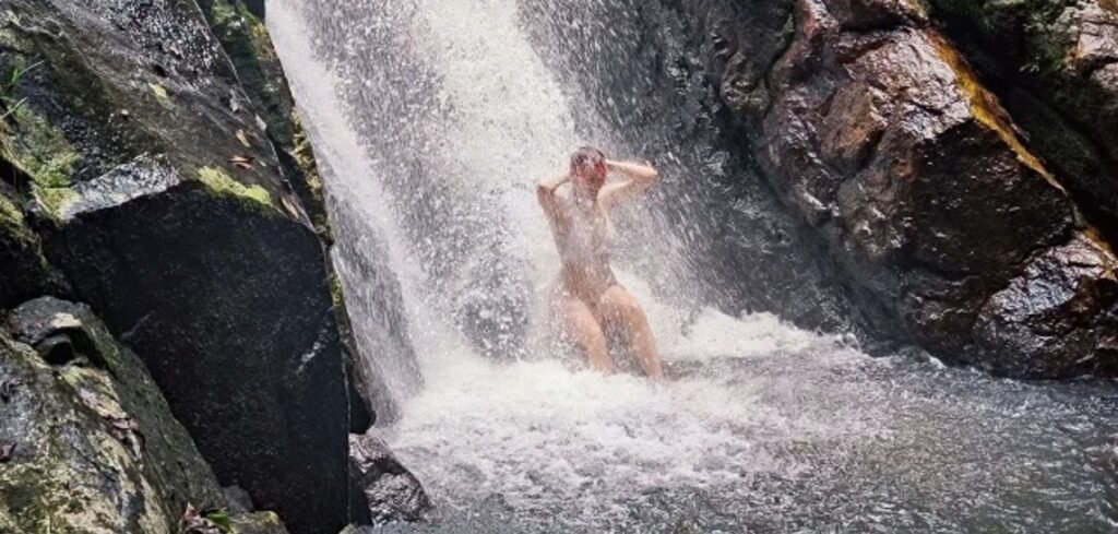 Trilha Cachoeira da Feiticeira Ilha Grande Angra dos Reis Abraão Tour