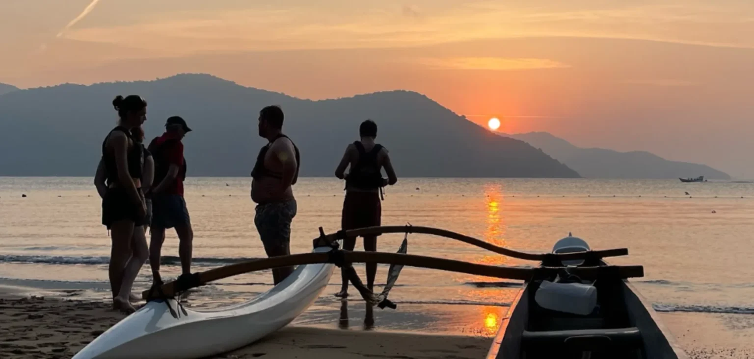 Passeio em Canoa Polinésia em Ilha Grande | Nascer do Sol, Pôr do Sol e Noturno – Abraão Tour