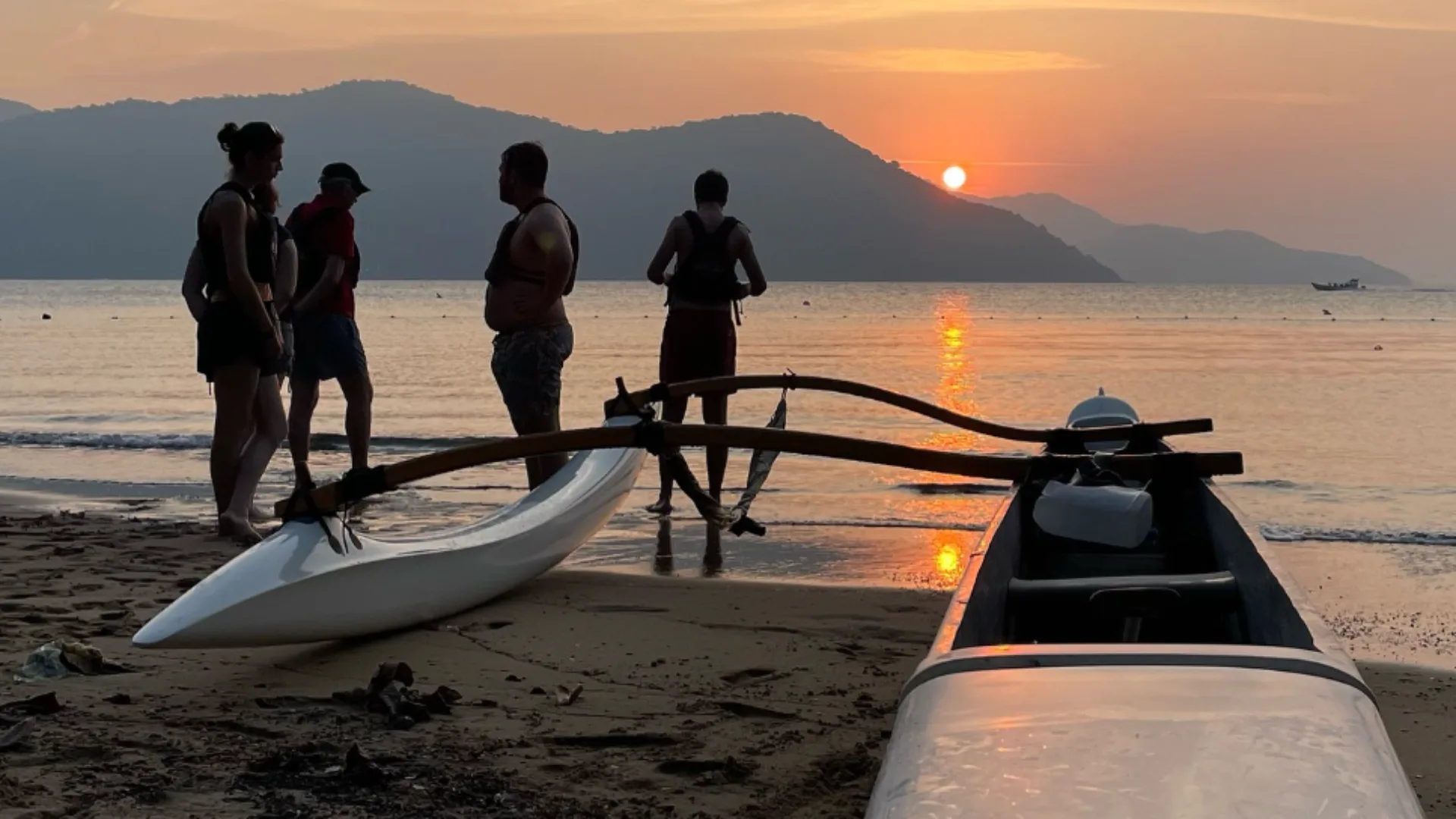 Passeio em Canoa Polinésia em Ilha Grande | Nascer do Sol, Pôr do Sol e Noturno – Abraão Tour