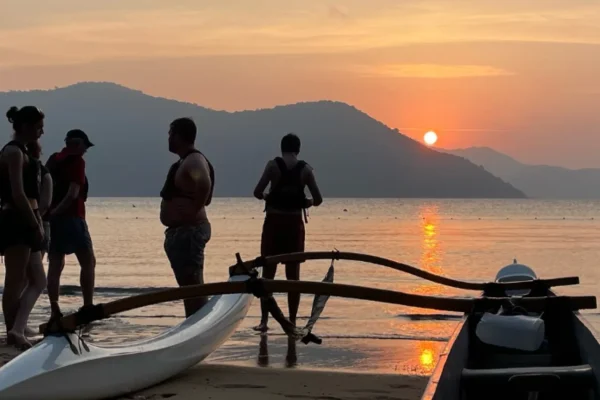 Canoa Polinésia em Ilha Grande _ Nascer do Sol, Pôr do Sol e Noturno – Abraão Tour (1) (1)