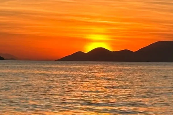 Canoa Polinésia em Ilha Grande _ Nascer do Sol, Pôr do Sol e Noturno – Abraão Tour (7)