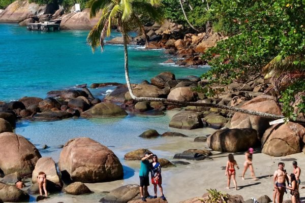 Praia do Aventureiro Passeio de Lancha na Ilha Grande Angra dos Reis Abraão Tour