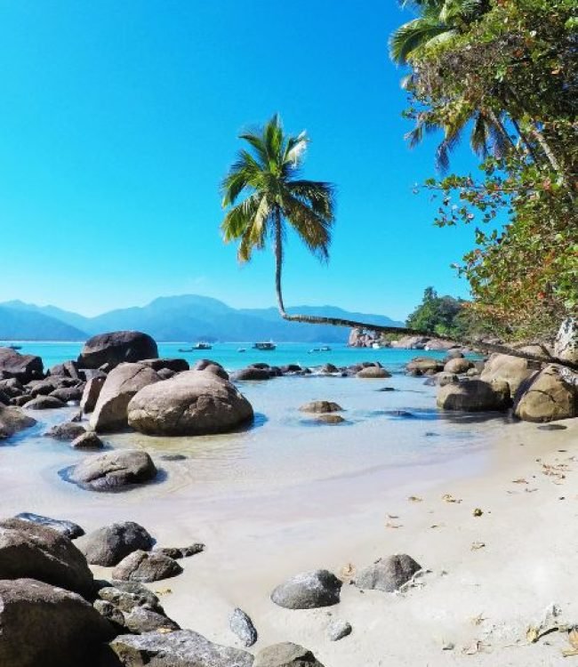 Praia do Aventureiro Passeio de Lancha na Ilha Grande Angra dos Reis Abraão Tour