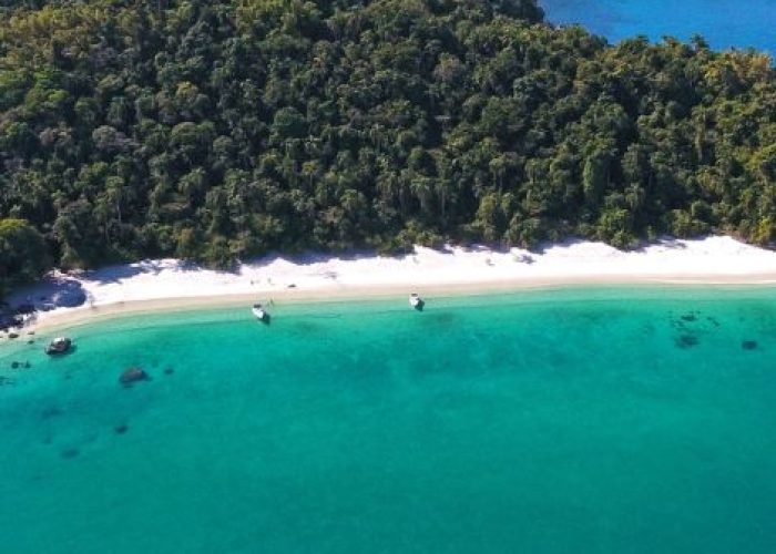 Praia do Dentista Passeio de Lancha na Ilha Grande Angra dos Reis Abraão Tour